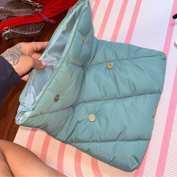 PrettyLittleThing Light Blue Puffer Clutch - Picture 8 of 10